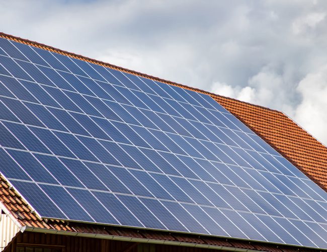 Energía limpia en Panamá: descubre paneles solares duraderos y eficientes