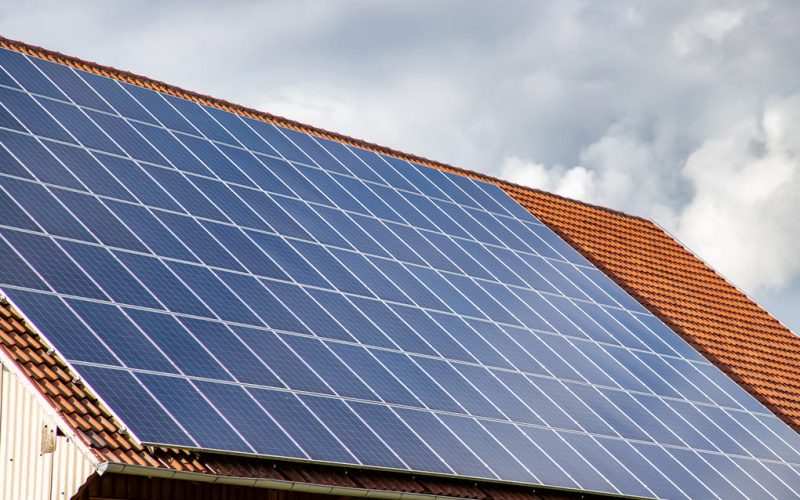 Energía limpia en Panamá: descubre paneles solares duraderos y eficientes